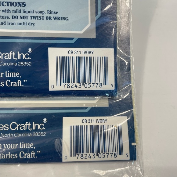 Lot of New Cross Stitch Fabric White & Ivory Aida 11 & 14 Count Charles Craft - Picture 7 of 7